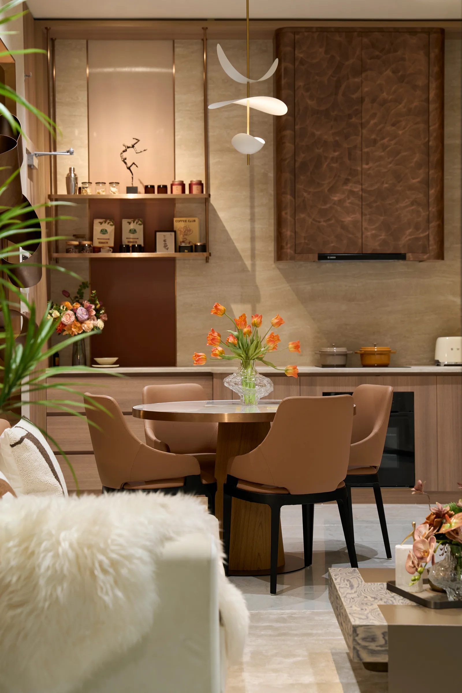 Căn hộ mẫu Monrei Saigon - Bếp và phòng khách